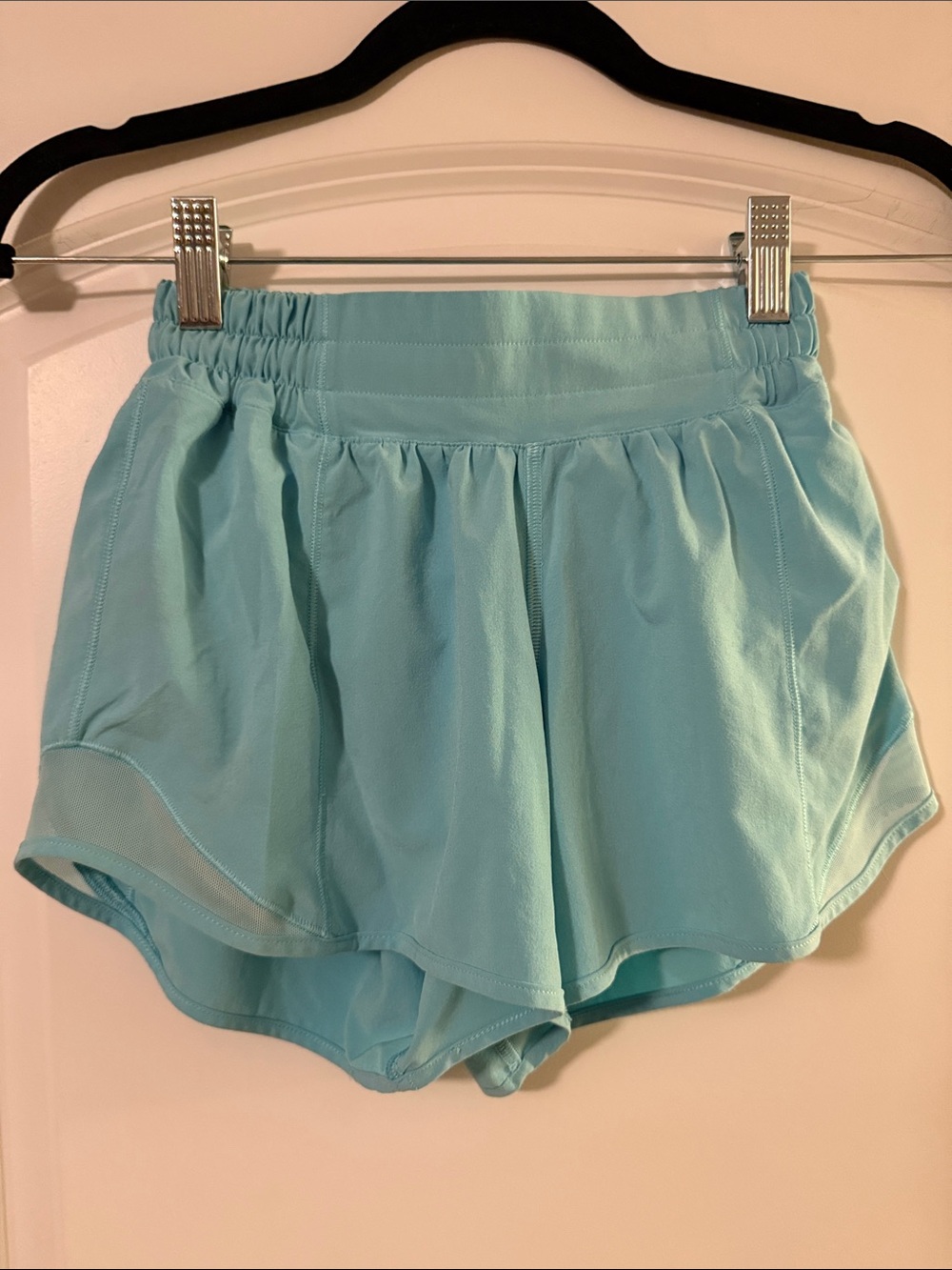 Lululemon Women's Hotty Hot Shorts HR 4”, size 2